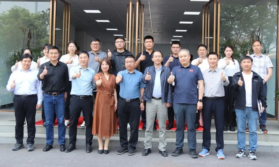 热烈欢迎河北雄安新区管理委员会公共服务局、武汉市人社局、经开区工委组织部领导一行莅临我校指导工作