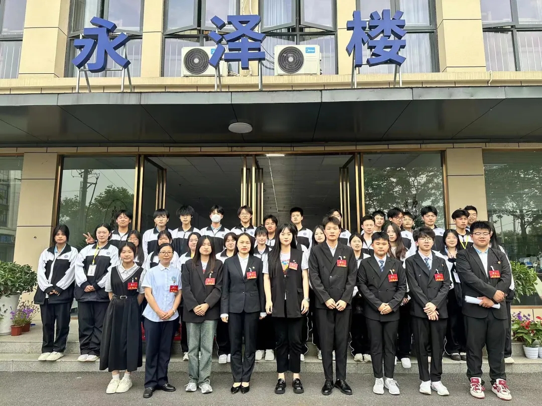 热烈祝贺武汉城铁第一次学生代表大会顺利召开