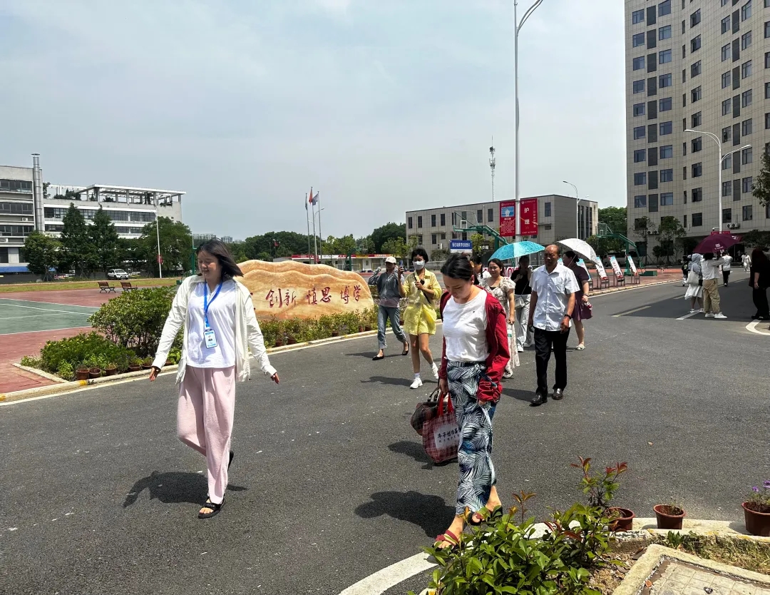 在这个夏天，武汉城铁“大家庭”期待你的加入！